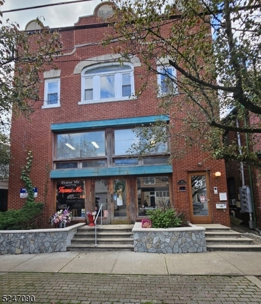 Primary Photo - 23 Anderson St