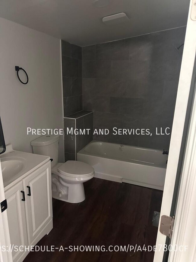 Building Photo - 401 Holmes St