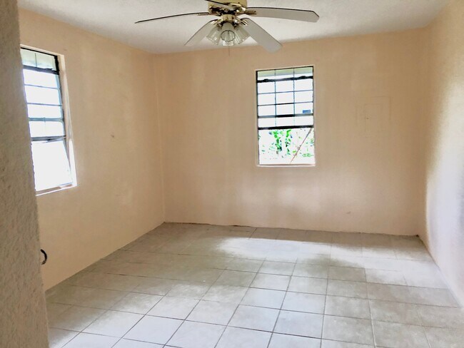 Foto del edificio - 13138 Ash Ave