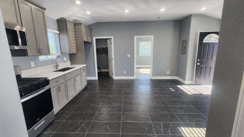 Foto principal - 15269 Ramona Ave