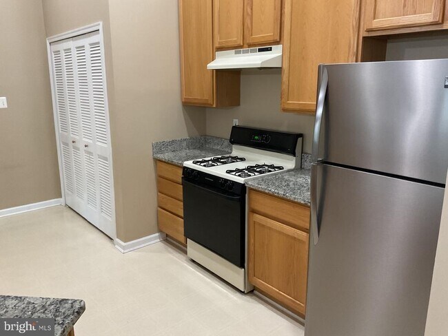 Foto del edificio - 2054 Hunting Ridge Dr