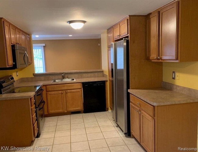 Foto del edificio - 5637 Drake Hollow Dr