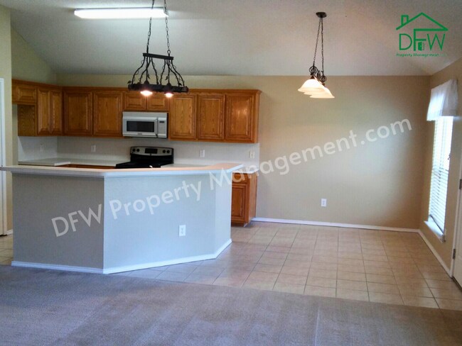 Foto del edificio - Spacious 3-Bedroom Corner Lot Home with La...