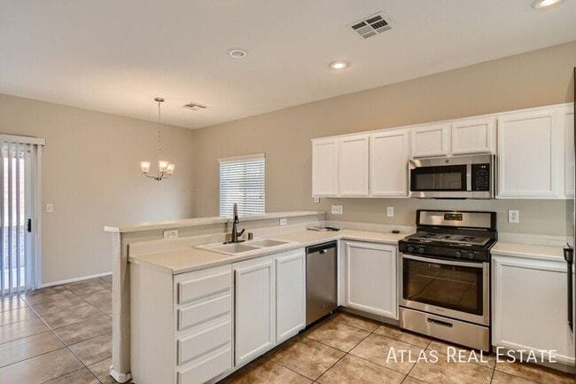 Building Photo - LOVELY 4-Bedroom Home in near E. Centennia...