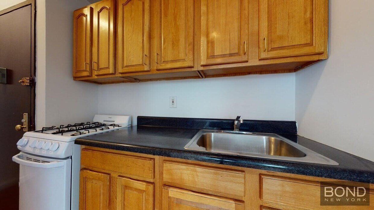 Foto principal - 249 E 53rd St