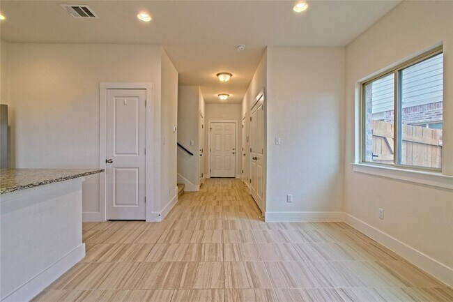 Foto del edificio - 555 White Steppe Way