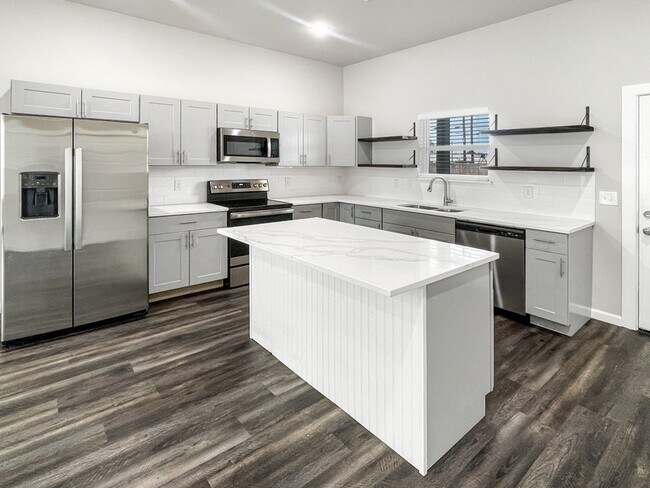 Foto del edificio - 3213 Chenault St