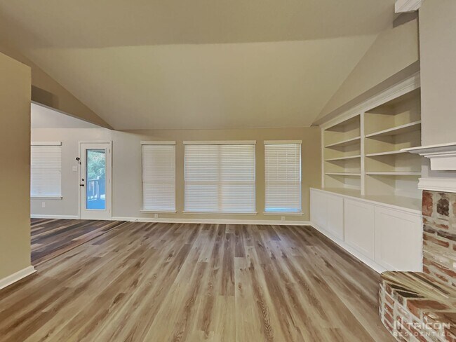 Foto del edificio - 401 Rustic Grove Ln