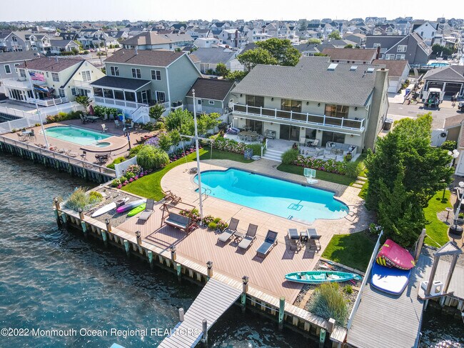 Foto del edificio - 346 Bay Ln