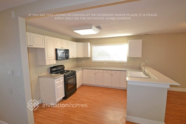 Foto del edificio - 2215 N Cirby Way