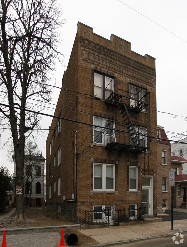 Primary Photo - 238-240 238 Ogden Ave