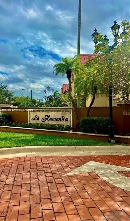 Foto principal - 18320 NW 68th Ave