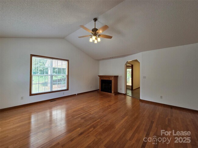 Foto del edificio - 4641 Hickory Grove Rd