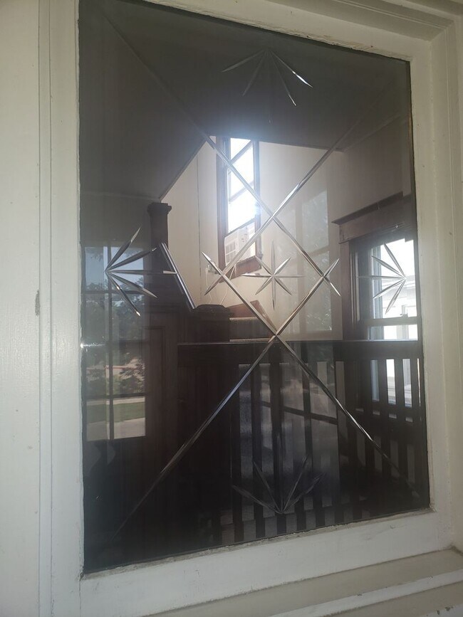 Foto del edificio - Remodeled 6 Bedroom, 2 Bath House just blocks from downtown Iowa City