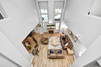 Building Photo - 12711 Laurel Bank Way