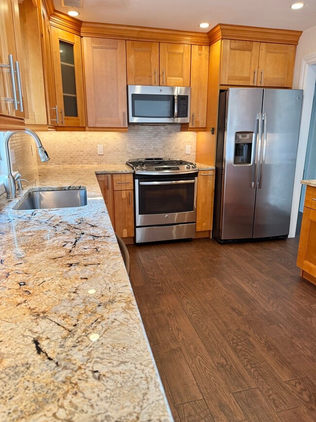 Building Photo - 267 Weed Ave