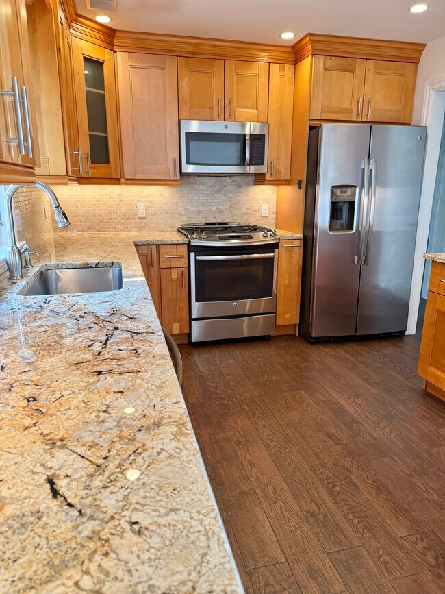 Foto del edificio - 267 Weed Ave