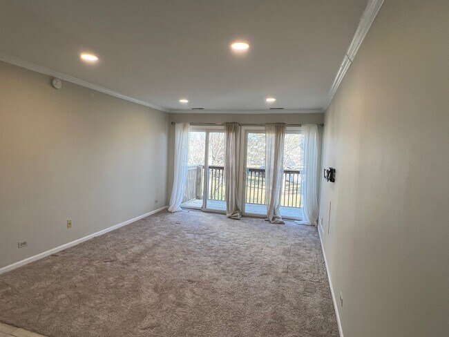 living room with balcony - 1075 Bedford Dr