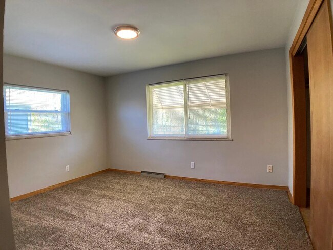 Bedroom 2 - 510 N Hawkins Ave