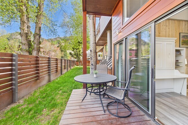 Foto del edificio - 311 S Aspen St