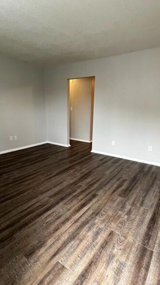 Foto del edificio - 210 Hendricks Blvd