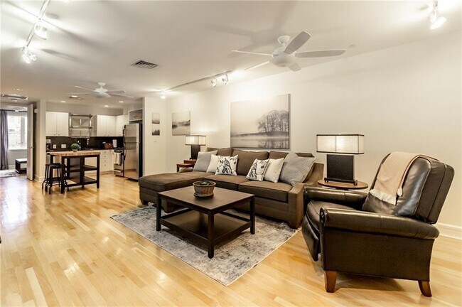 Foto del edificio - 901 W 9th St