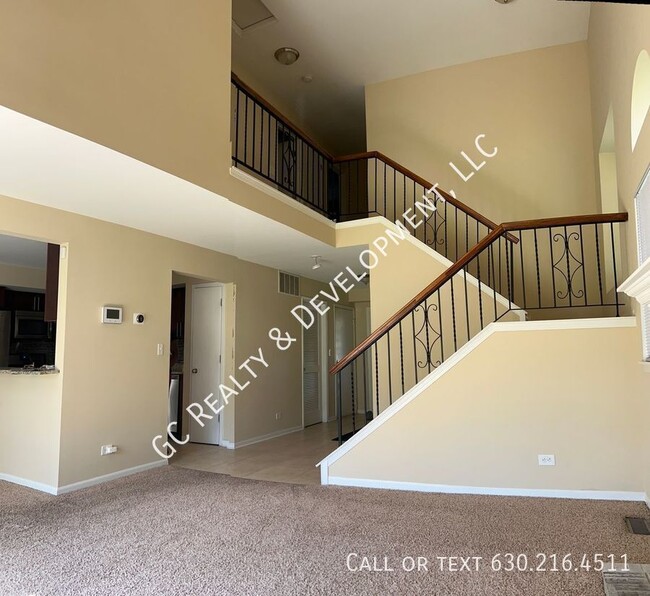 Building Photo - ** 3 BEDROOM / 2.5 BATH / END UNIT / SS AP...