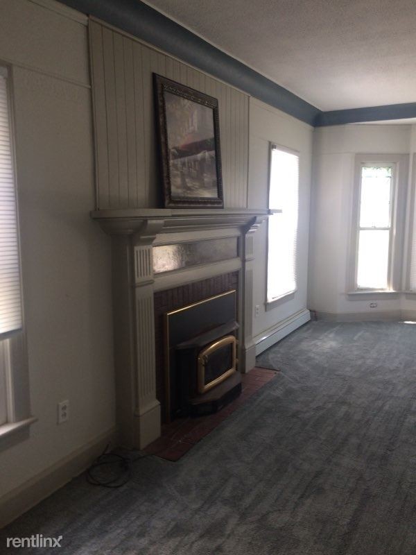Building Photo - 3 br, 1.5 bath House - 1337 west 2 nd. st