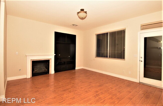 Building Photo - 3 br, 2.5 bath House - 4036 Villeroy Avenue