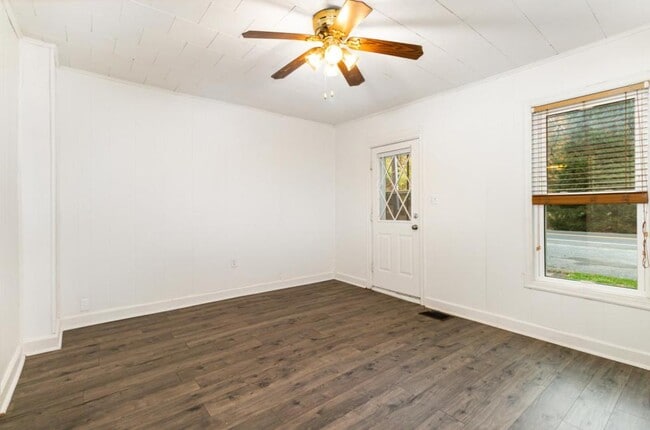 Building Photo - 215 Pine Grove Rd