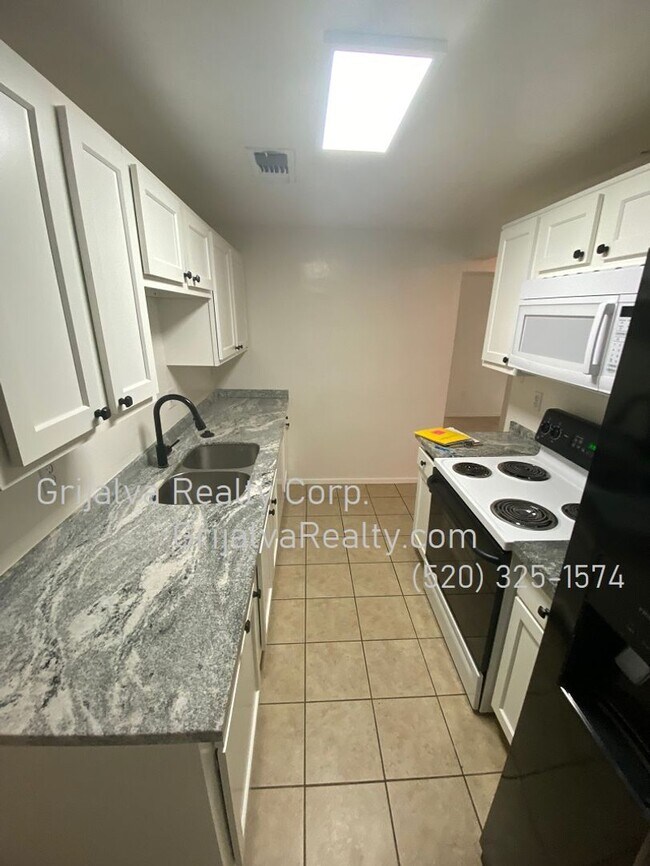 Foto del edificio - 1415 E Elm St