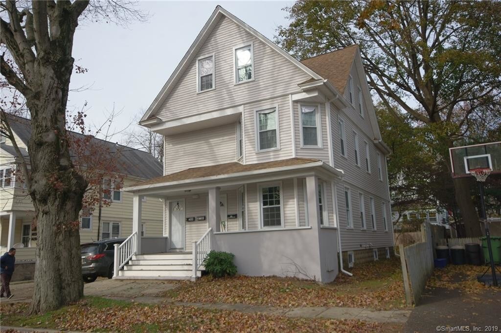 30 1st St Unit 1st, Fairfield, CT 06825 Room for Rent in Fairfield