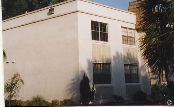 Building Photo - 415 Lakeview St