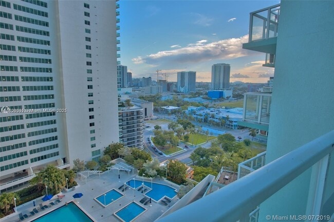 Building Photo - 1900 N Bayshore Dr