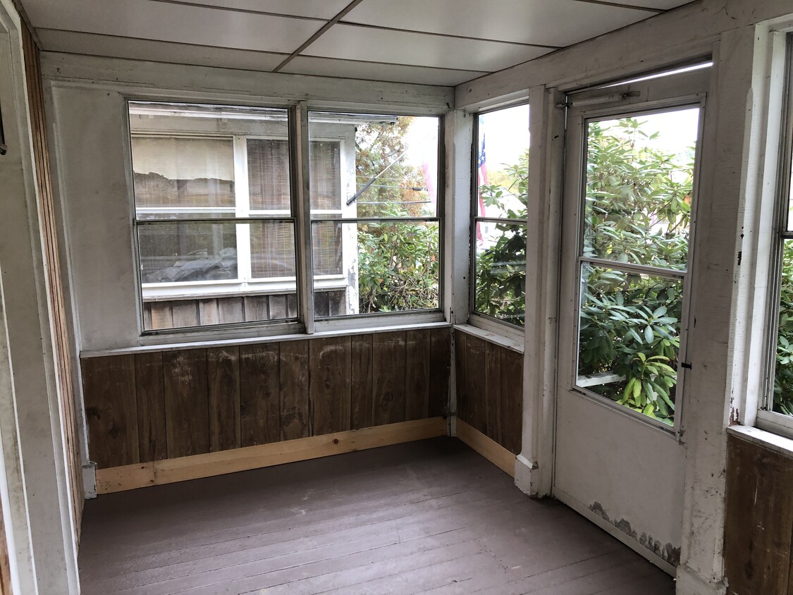 Entry Porch/ Mudroom - 1 Patch St