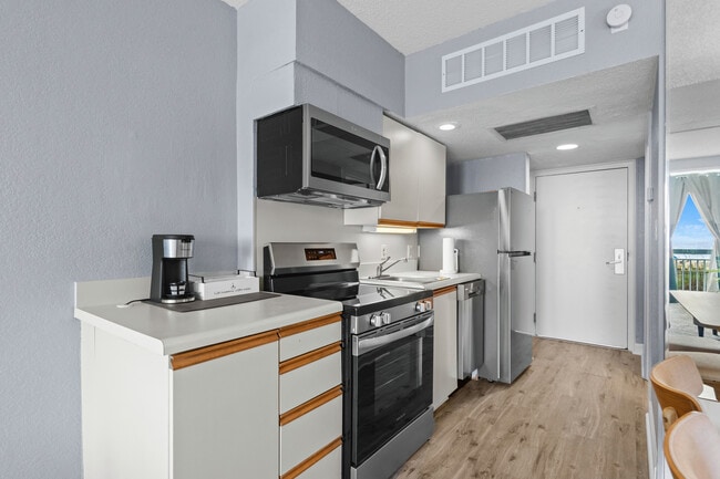 Photo - 1402 N Ocean Blvd Apartments