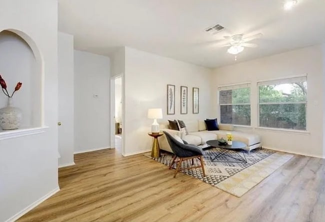 Building Photo - Great 3 bed 2 bath in North Austin