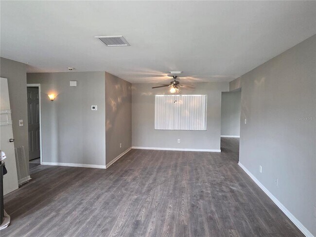 Foto del edificio - 7005 Pin Cherry Ln