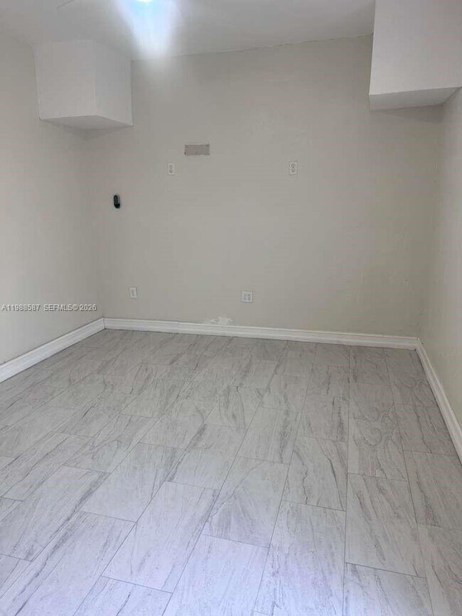 Foto del edificio - 14321 NE 4th Ave