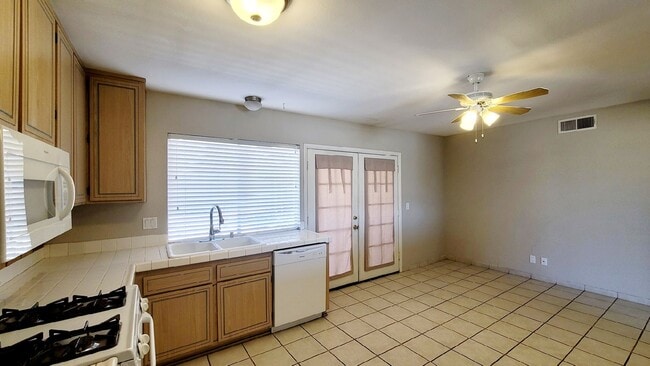 Building Photo - 7123 Clearwater Ave