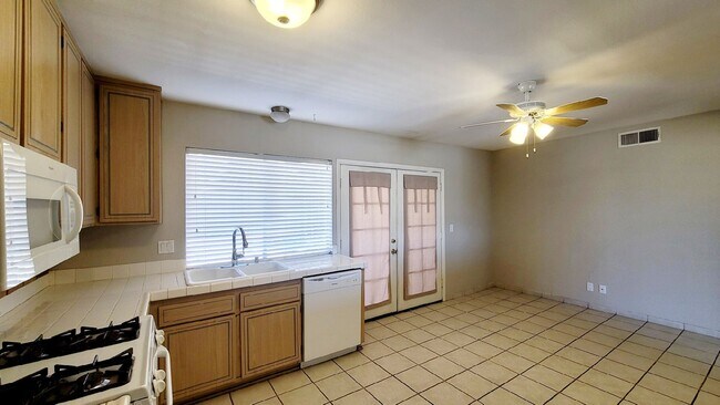 Foto del edificio - 7123 Clearwater Ave