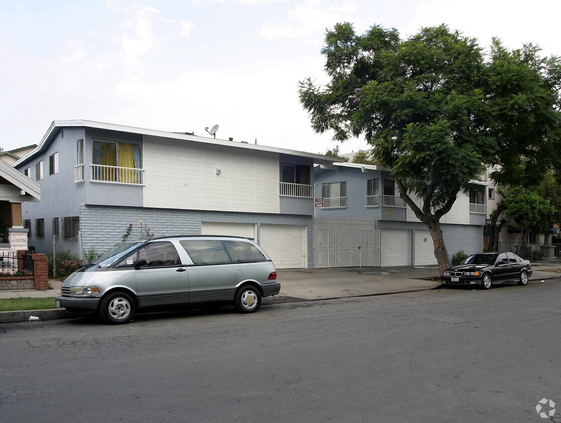 Foto del edificio - 911 Rose Ave