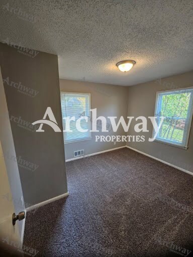 Building Photo - 907 NE 67th Pl