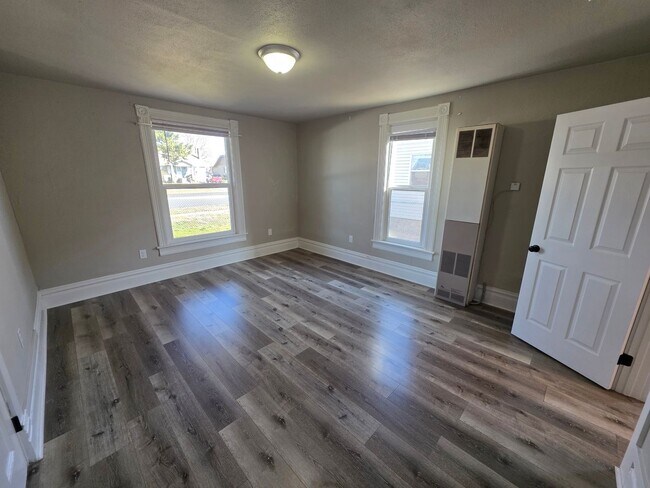 Foto del edificio - 218 E Baldwin Ave