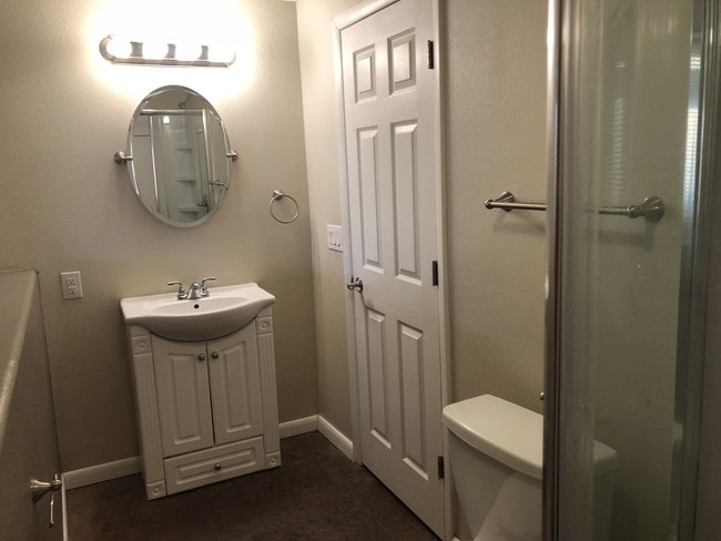 Building Photo - 4BR 2BA Home Corner Lot!