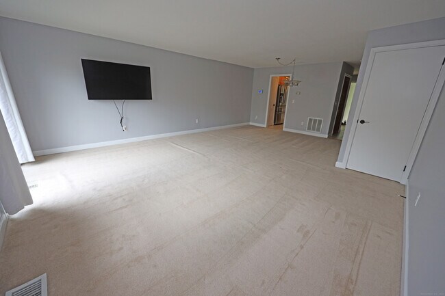 Foto del edificio - 164 Brittany Farms Rd