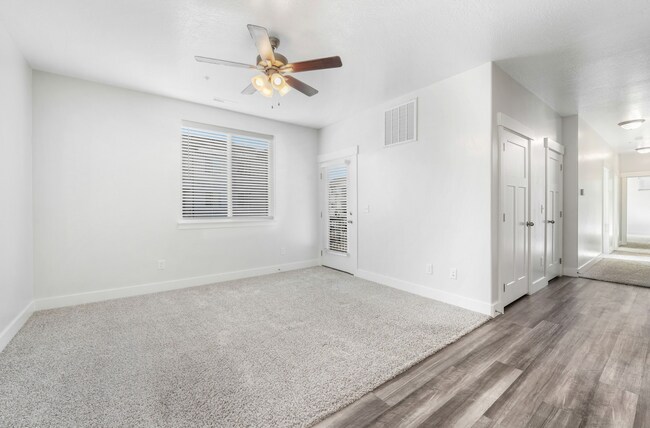 Building Photo - Pet-Friendly Lake View condo