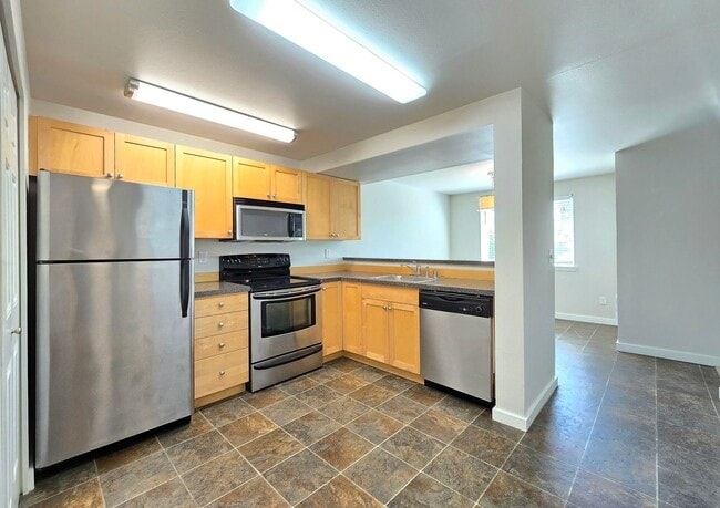 Foto del edificio - 2 Bedroom Condo Available in Kenmore