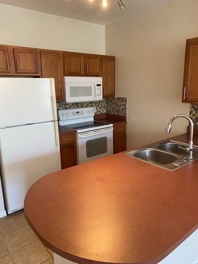 Building Photo - Spacious 1 Bedroom Near Valencia and 408