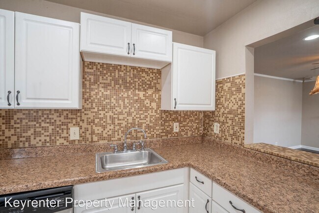 Building Photo - 2 br, 1 bath House - 2440 E 1st St